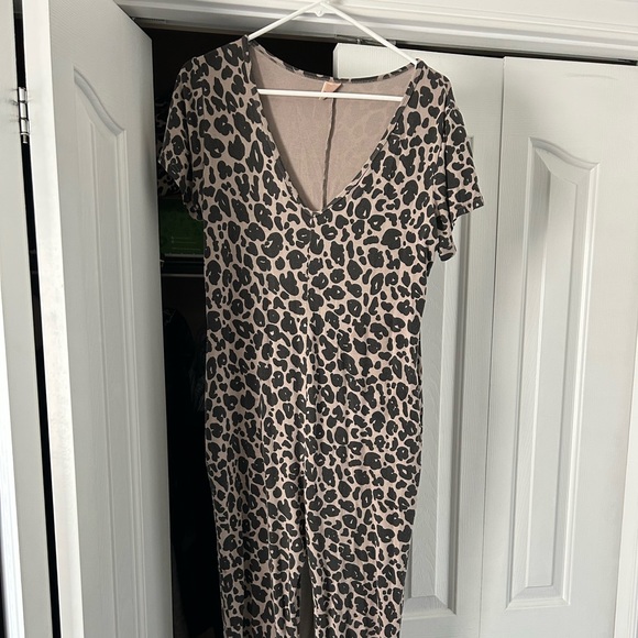 Smash and Tess Sunday Romper ~ Lexi Leopard - Picture 2 of 4